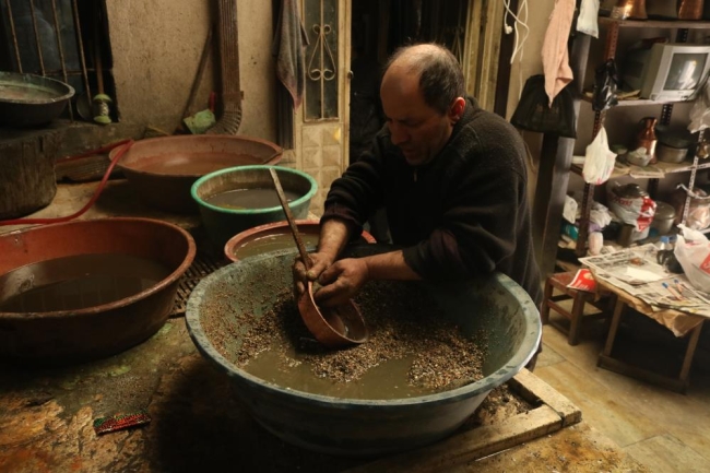 Bursa'da ömrünü adadığı mesleğini 70 yıldır sürdürüyor