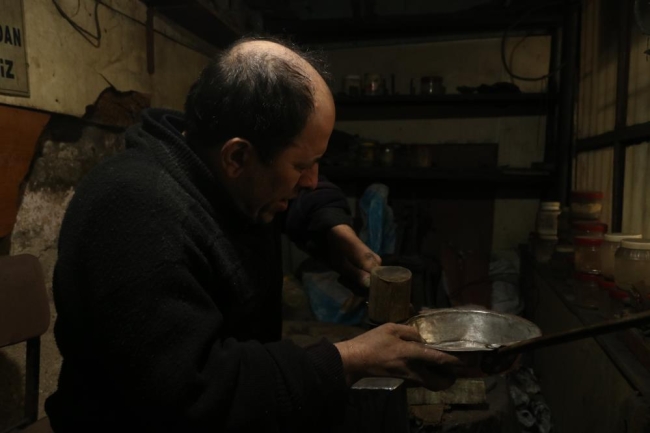 Bursa'da ömrünü adadığı mesleğini 70 yıldır sürdürüyor