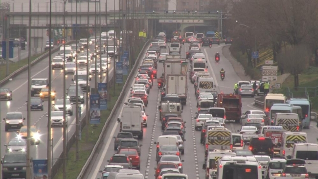 İstanbul'da trafik durma noktasına geldi