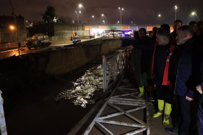 Şanlıurfa'nın cadde ve sokakları balçıktan arındırıyor