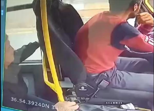Minibüs şoförünün cebinden 10 bin TL'sini çaldı