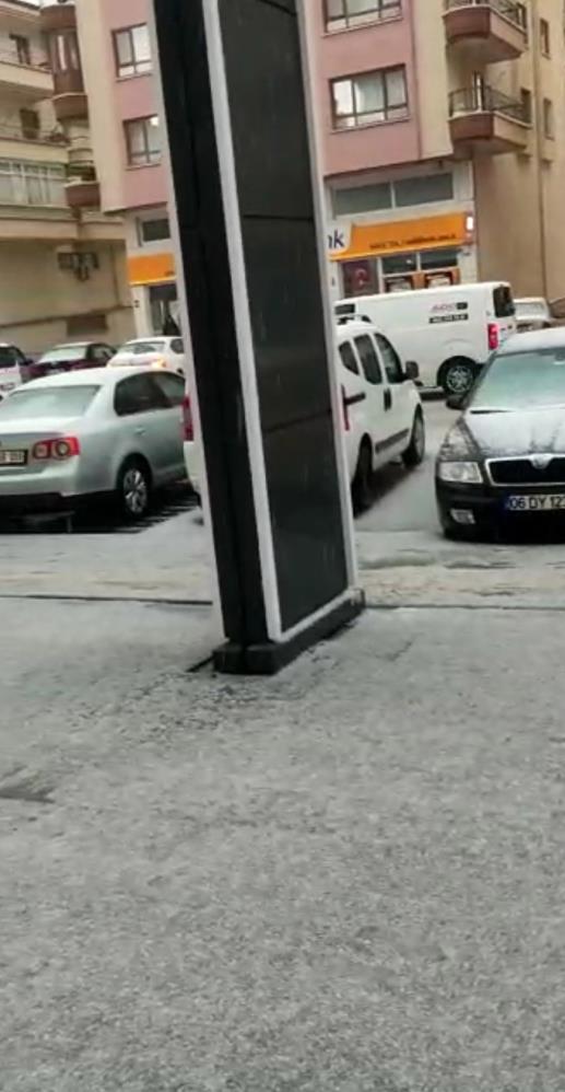 Başkent'te sağanak yağış ve dolu etkili oldu