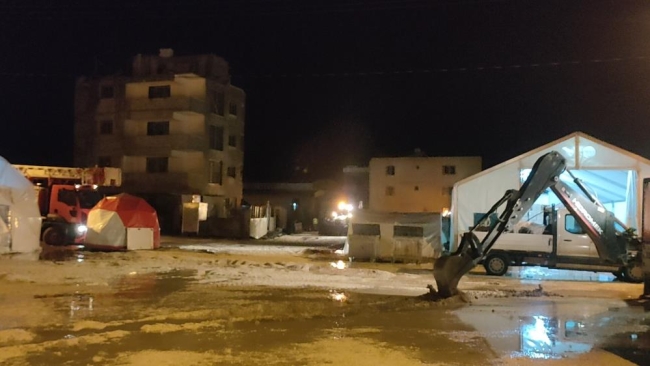 Depremin yıktığı kentte sağanak yağış paniği