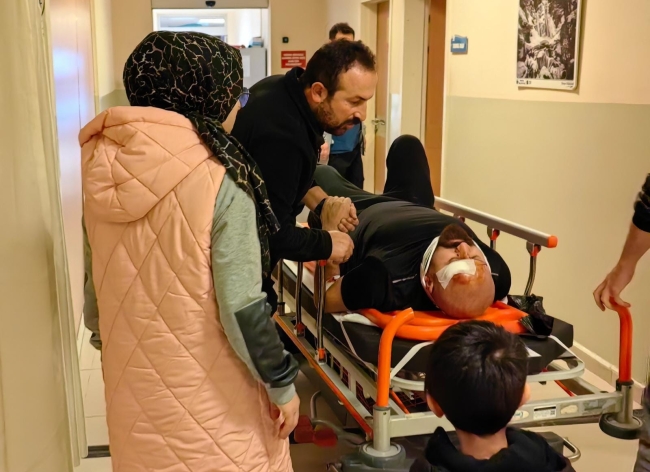 Bursa'da otomobil şarampole yuvarlandı!