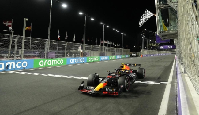 Suudi Arabistan Grand Prix'sinde kazanan Perez