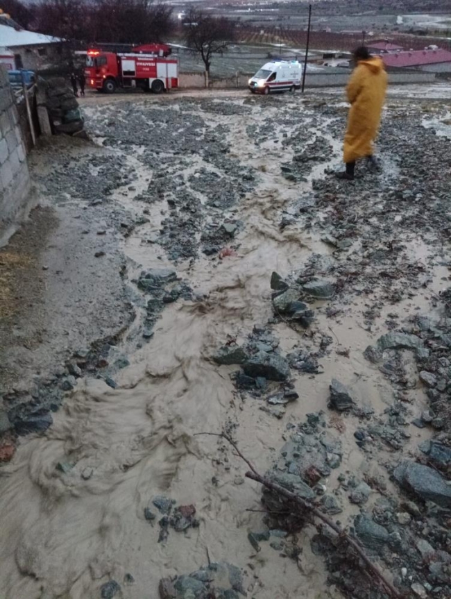 Erzincan’da taşkın paniği