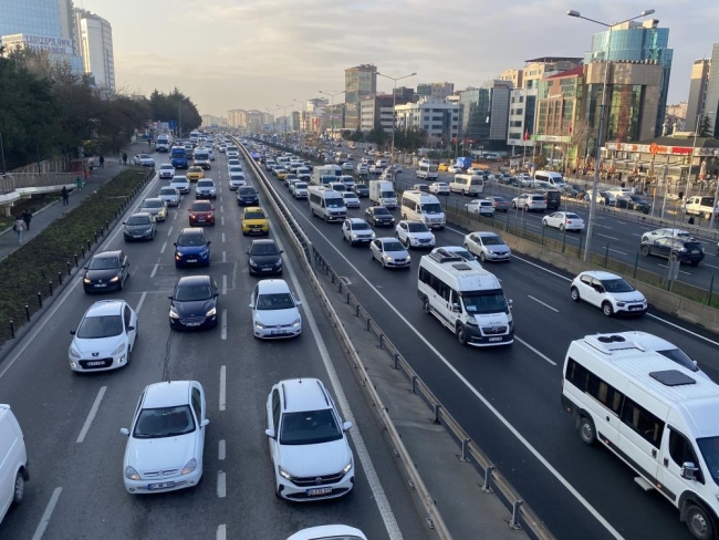 İstanbul'da haftanın ilk iş gününde trafik yoğunluğu