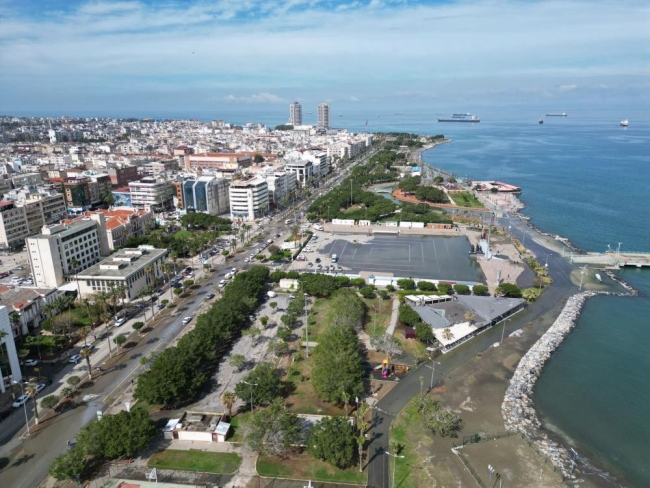 İskenderun'da deniz taşkınları sürüyor