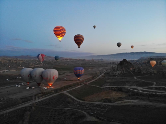 Kapadokya’da görsel şölen kaldığı yerden devam etti