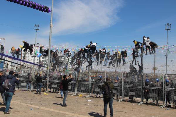 Diyarbakır'da Nevruz kutlamasında olay! Çok sayıda gözaltı