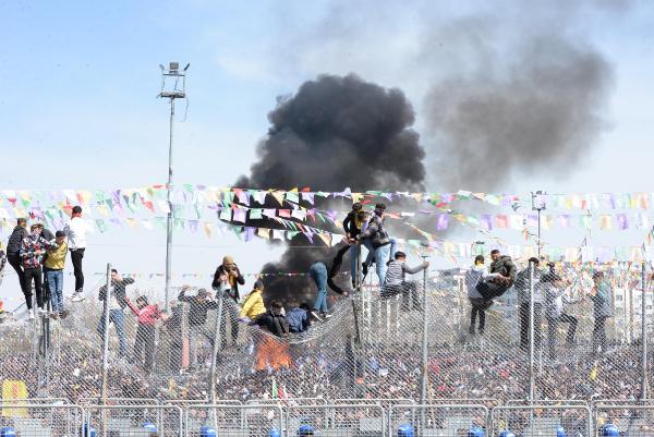 Diyarbakır'da Nevruz kutlamasında olay! Çok sayıda gözaltı