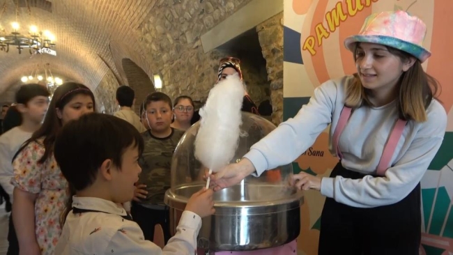 Yarışmada verdiği sözü tutarak çocukları sevindirdi
