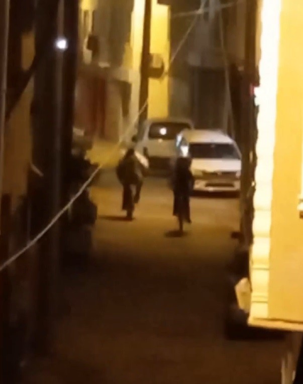 Bursa'da bisikletli yakıt hırsızları, vatandaşın bağırmasıyla kaçtı