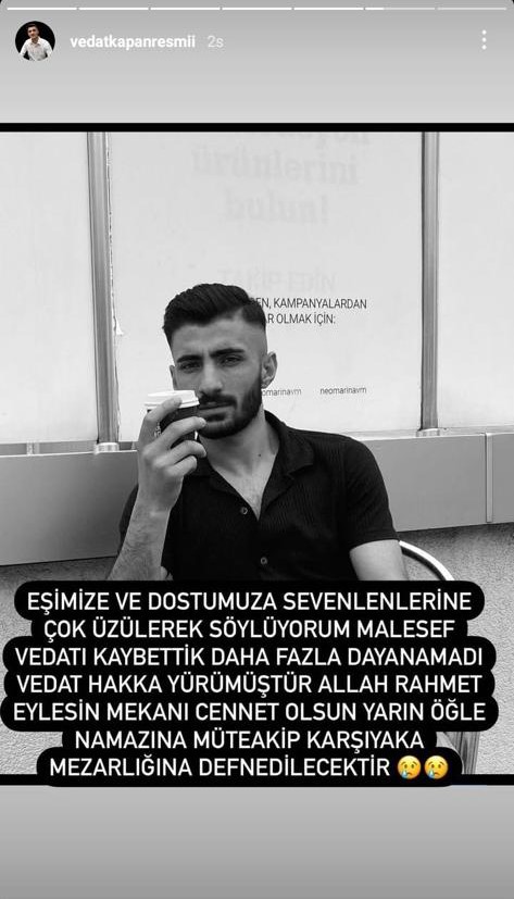Kendi ölümünün haberini sahnede aldı