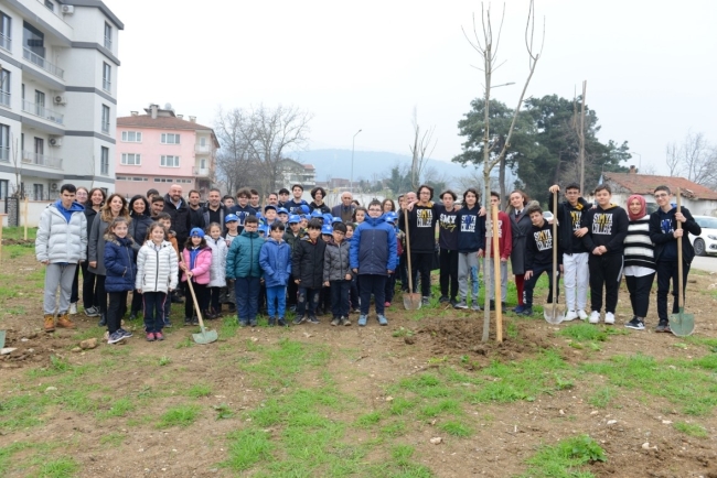 Nilüfer’de öğrenciler gelecekleri için fidan dikti