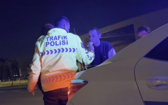 Bursa'da genç kız, polis ekiplerine zor anlar yaşattı