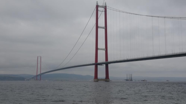 120 metrelik platform Çanakkale Köprüsü’nün altından geçirildi