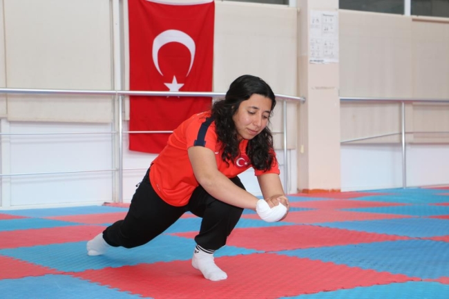Milli güreşçi, enkaz altındaki saatlerini anlattı