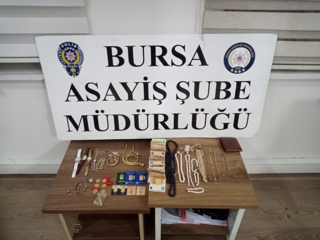 Bursa'da sahte polis emekli öğretmeni dolandırdı
