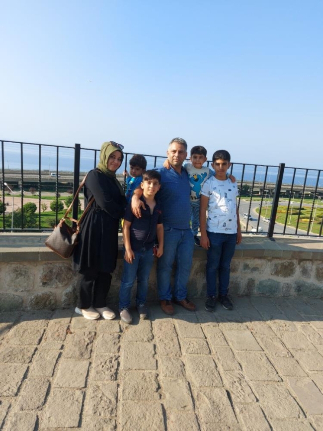 Depremzede baba her yerde kayıp oğlunu arıyor