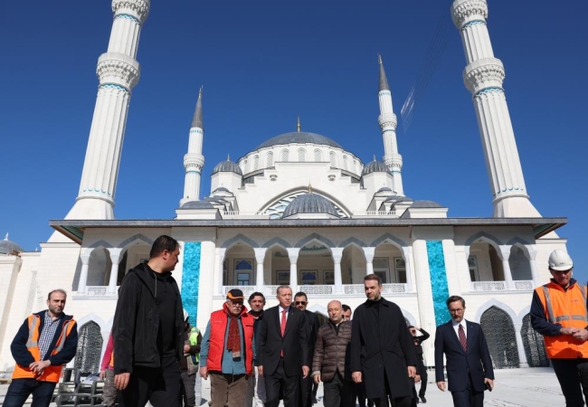 Cumhurbaşkanı Erdoğan, Barbaros Hayrettin Paşa Camisi'nde incelemelerde bulundu