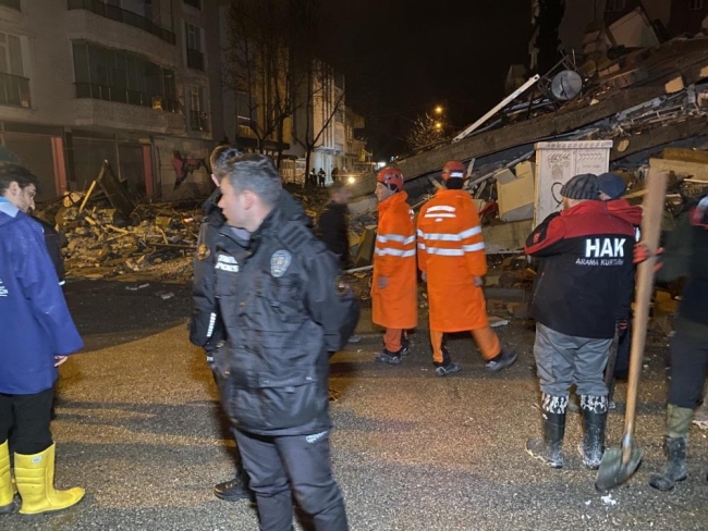 Adıyaman'da 4 katlı bina çöktü!