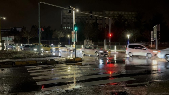 Meteoroloji'nin uyarıda bulunduğu kentte yağış etkisini sürdürüyor