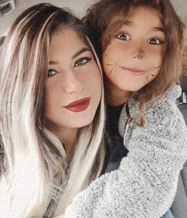 Yıkılan rezidansın başında çaresiz bekleyiş
