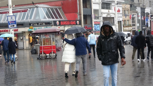 Bastıran yağmura hazırlıksız yakalandılar