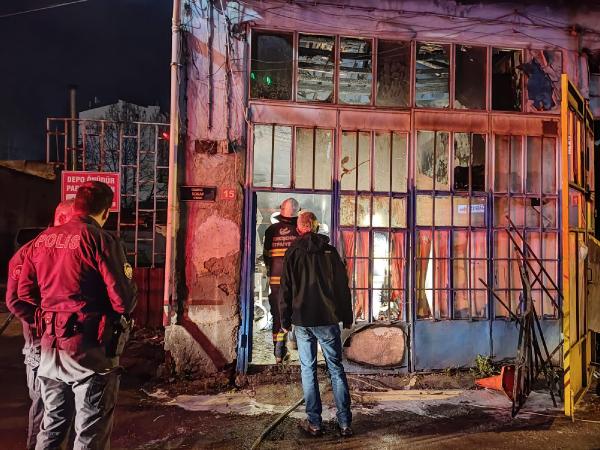 Eskişehir’de 2 dükkan kül oldu