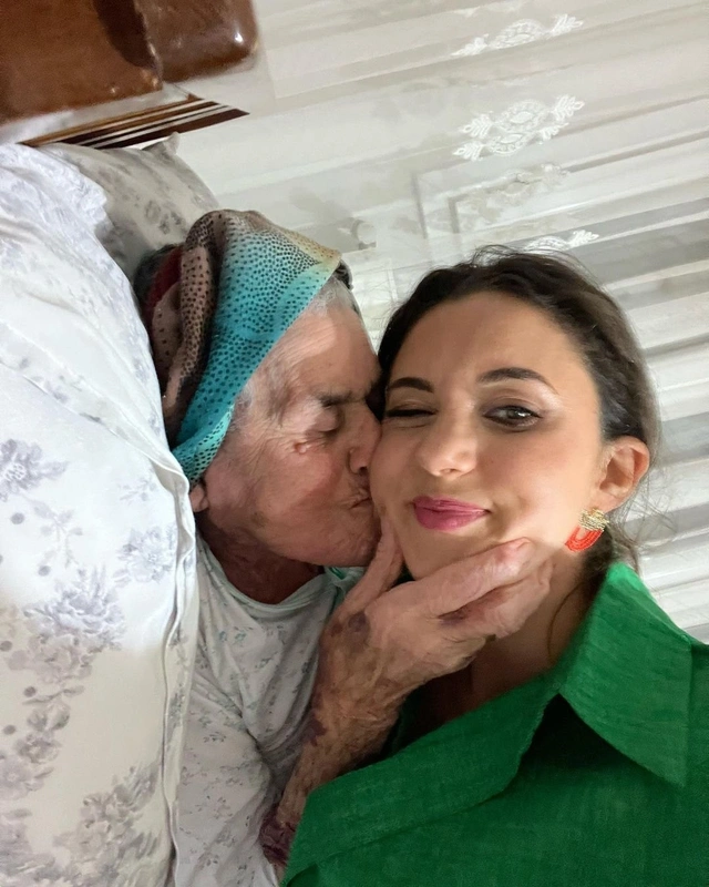 Ünlü şarkıcı ailesinden bir kayıp daha yaşadı
