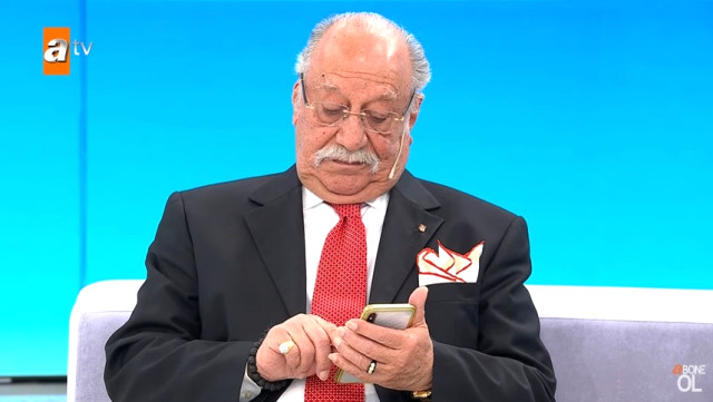 "Biraz edep, kaşınmayın"