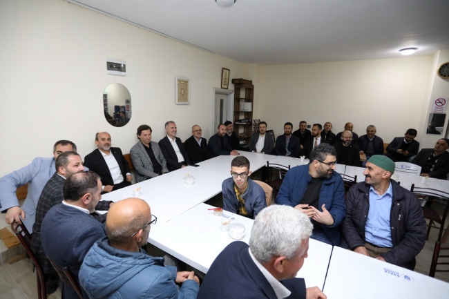 Hafız Osman Bostancı teravihte İnegöl cemaatiyle buluştu