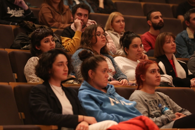 Dünya Tiyatro Günü’nde felaketlerin sanata yansımasını konuştular