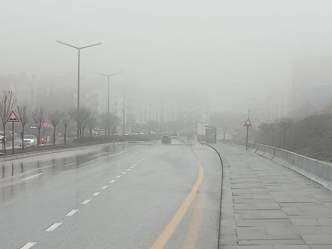 Ankara'da yağmurlu hava hayatı felç etti
