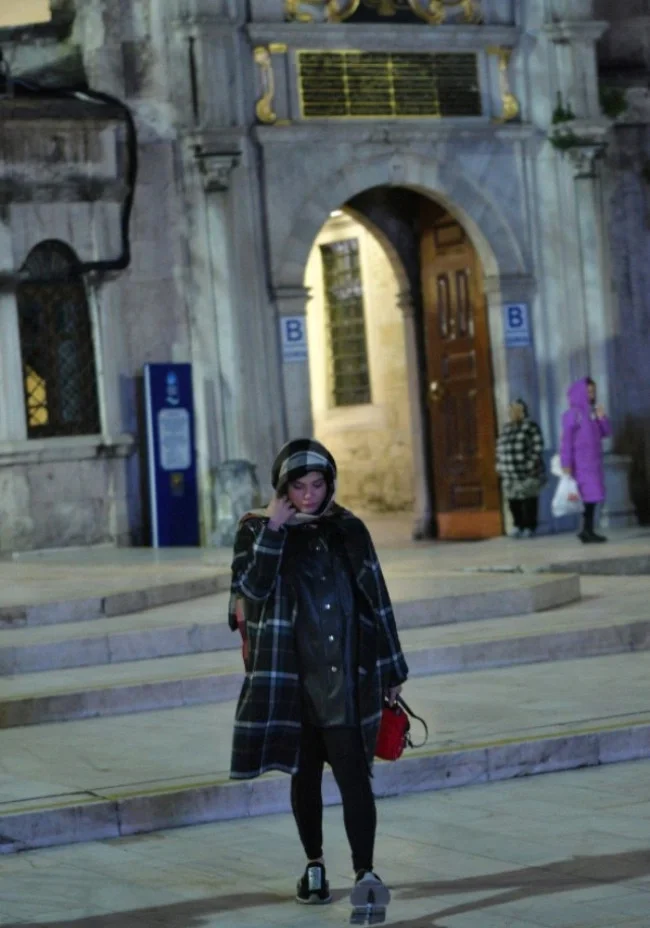 Kızılcık Şerbeti'nin Nilay'ı Eyüp Sultan'da dua etti