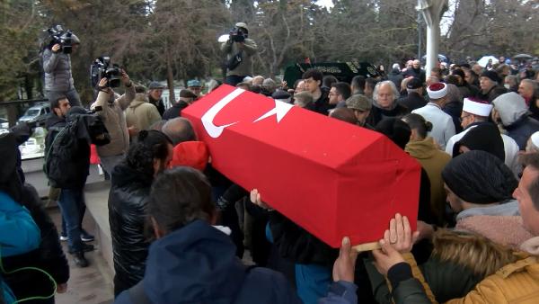 Oyuncu İsmail Köksal Engür son yolculuğuna uğurlandı