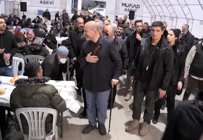 Süleyman Soylu elinde bastonla görüntülendi