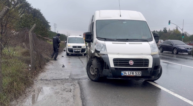 Arnavutköy'de servis minibüsüne çarpan motosikletli öldü
