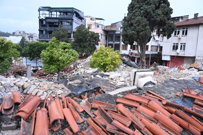 Enkazdan 700 yıllık tarih çıkacak