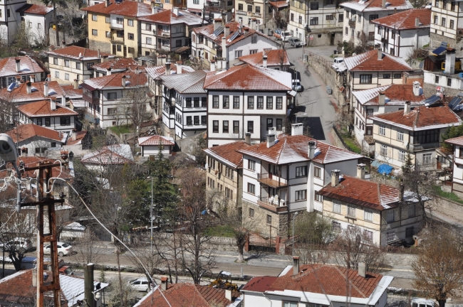 Tarihi Osmanlı kasabasında bahar havası yaşanıyor