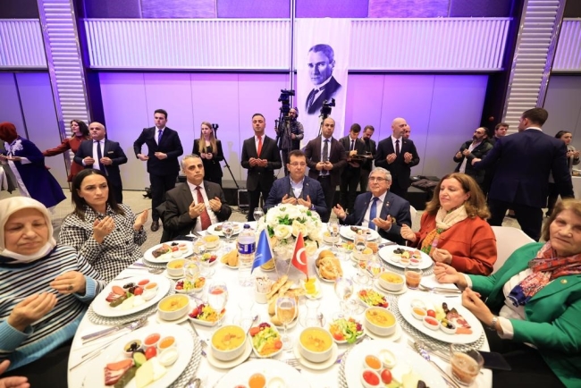 Ekrem İmamoğlu, şehit yakınları ve gazilerle iftarda buluştu