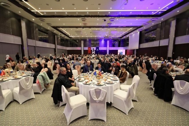 Ekrem İmamoğlu, şehit yakınları ve gazilerle iftarda buluştu