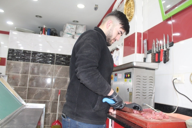 Askıda ekmeğin, yemeğin ardından Bayburt'ta bir ilk: 'Askıda et'