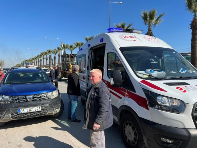 Otomobille çarpışan motosikletli yaralandı