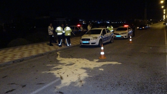 Kasksız motosikletli kazada ağır yaralandı