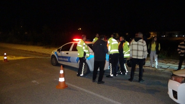 Kasksız motosikletli kazada ağır yaralandı