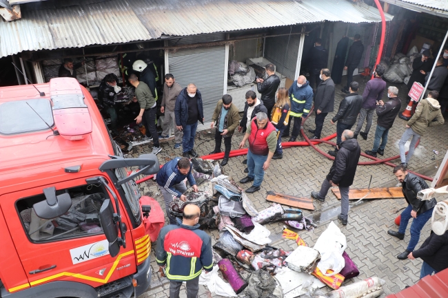 Van'da halk pazarında yangın