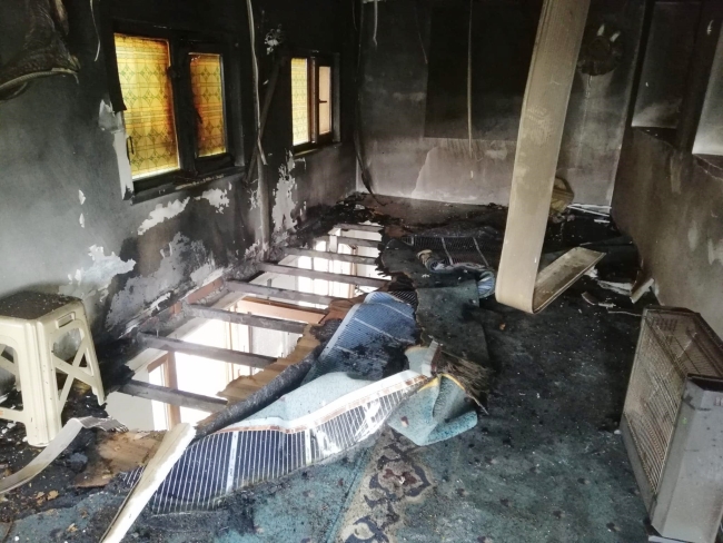 Tarihi camide korkutan yangın