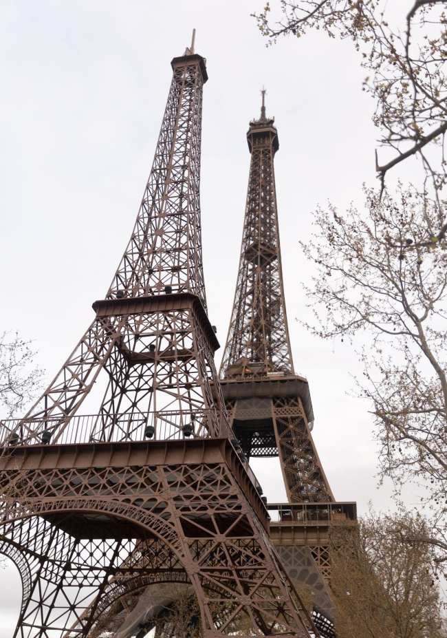 Paris'te artık 2 Eyfel Kulesi var!